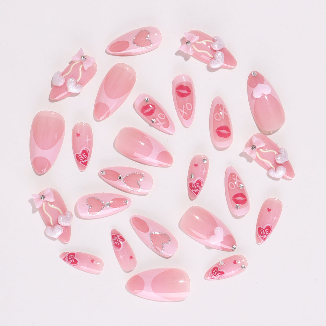 Artificial nail set with playful heart and lip motifs Bowlift