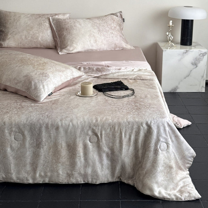 Premium bed set with floral relief structure, fitted sheet & quilted coverlet