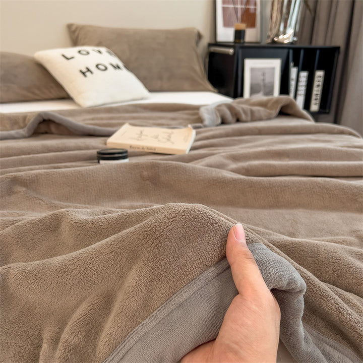 Cozy Checkered Fleece Throw Blanket