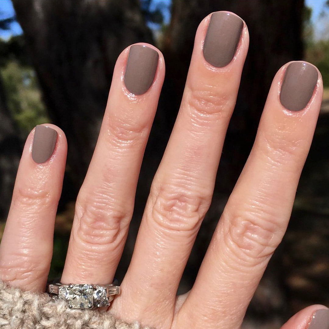 Elegant Nail Care with High Gloss Finish Bowlift
