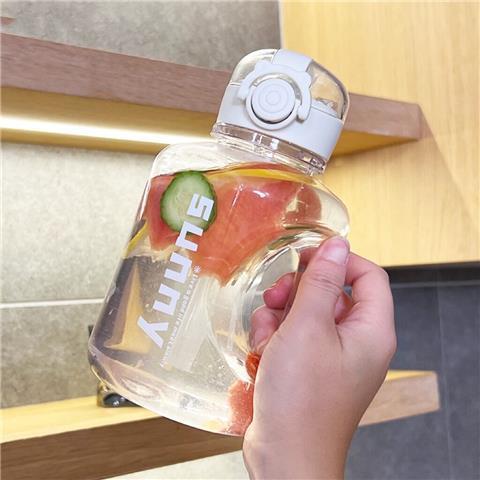 Ladies BPA-free drinking bottle with practical spout Bowlift