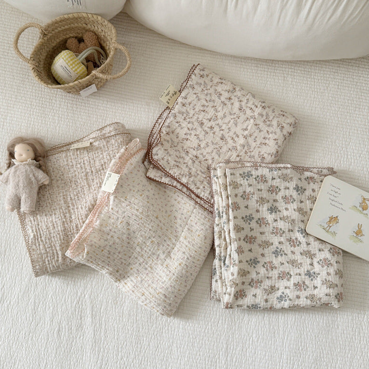 Unisex Cozy Muslin Blanket with Delicate Flower Pattern Bowlift