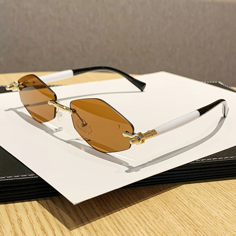 Women's futuristic sunglasses with oversized rectangular frame Bowlift