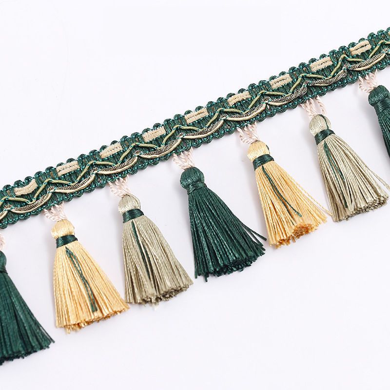Decorative fringe trim Bowlift