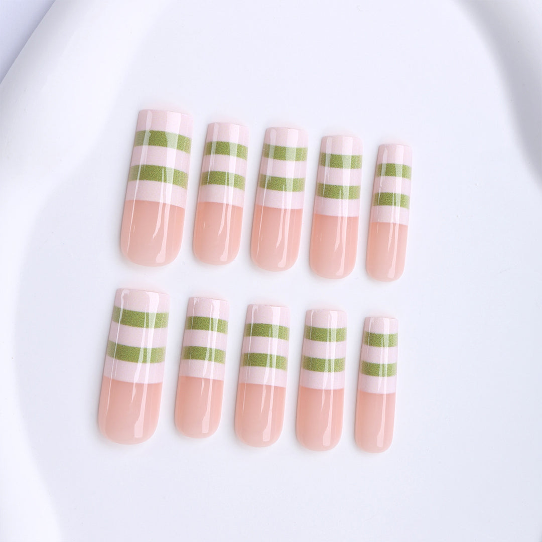 Fashionable artificial nails with contemporary stripe pattern Bowlift