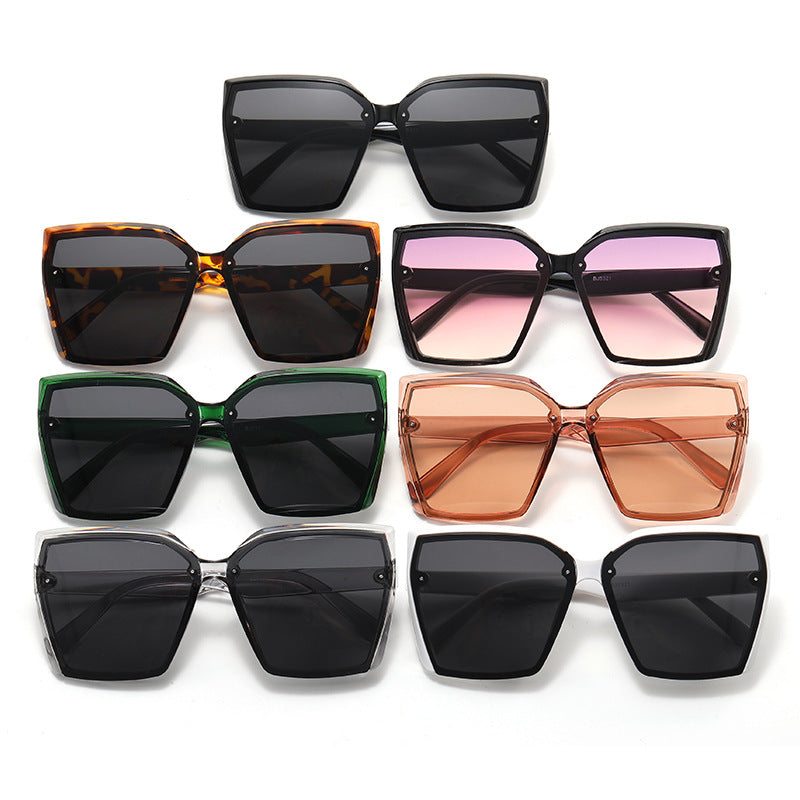 Women's Oversized Sunglasses with Modern Tortoiseshell Design Bowlift