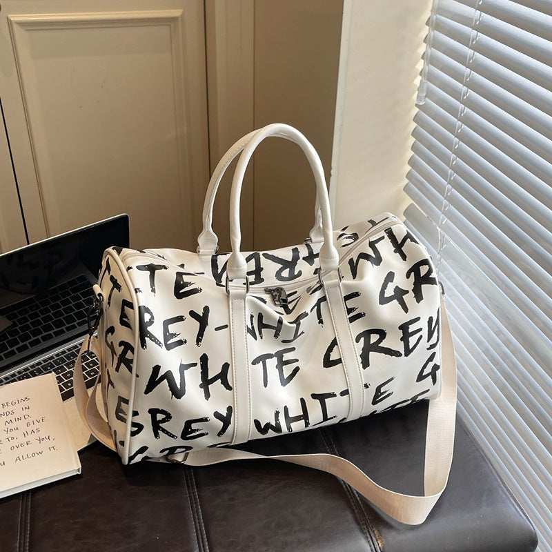 Sporty travel bag with innovative lettering Bowlift