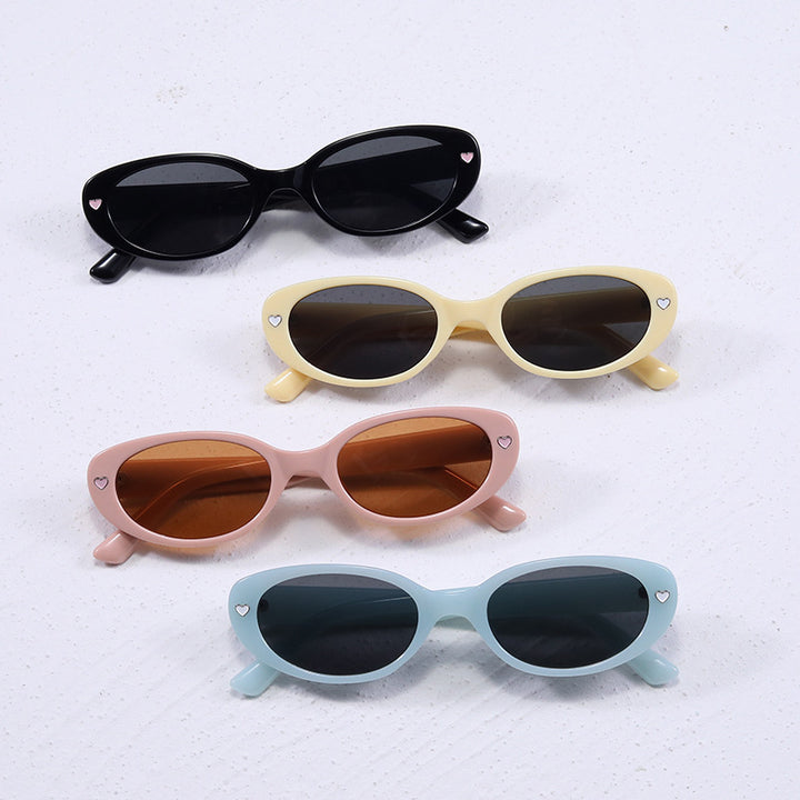 Chic Heart-Embellished Cat-Eye Sunglasses Bowlift