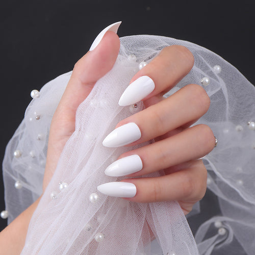 Stiletto Press-On Nails with Glossy Finish Bowlift