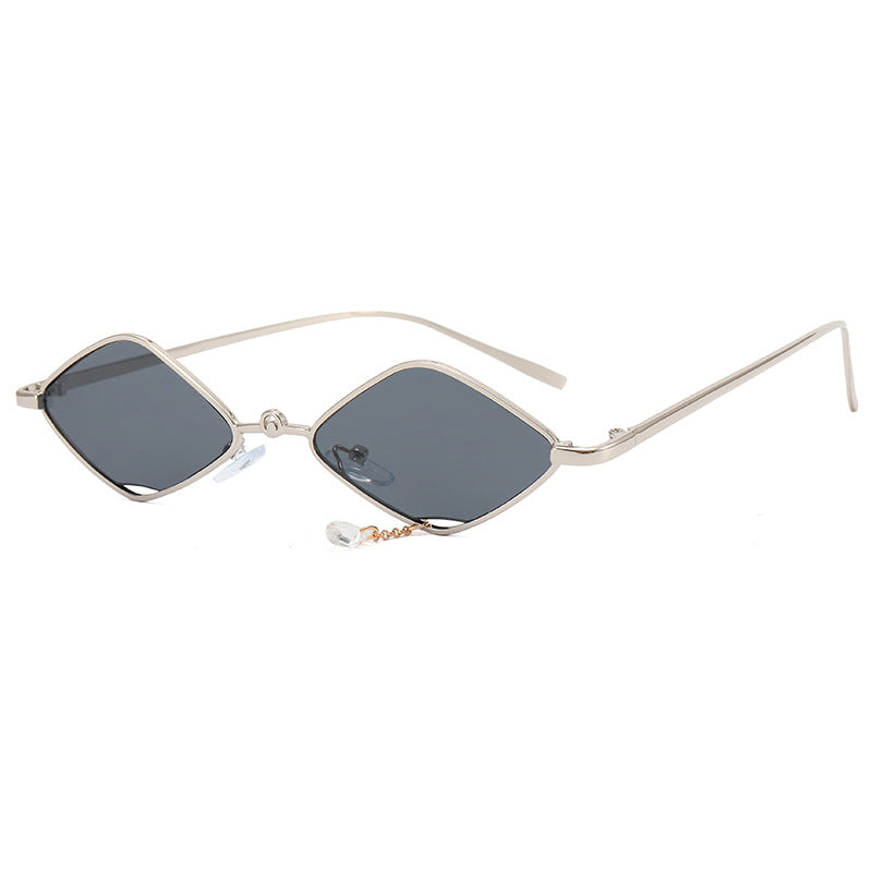 Ladies fashionable sunglasses with faceted frame Bowlift
