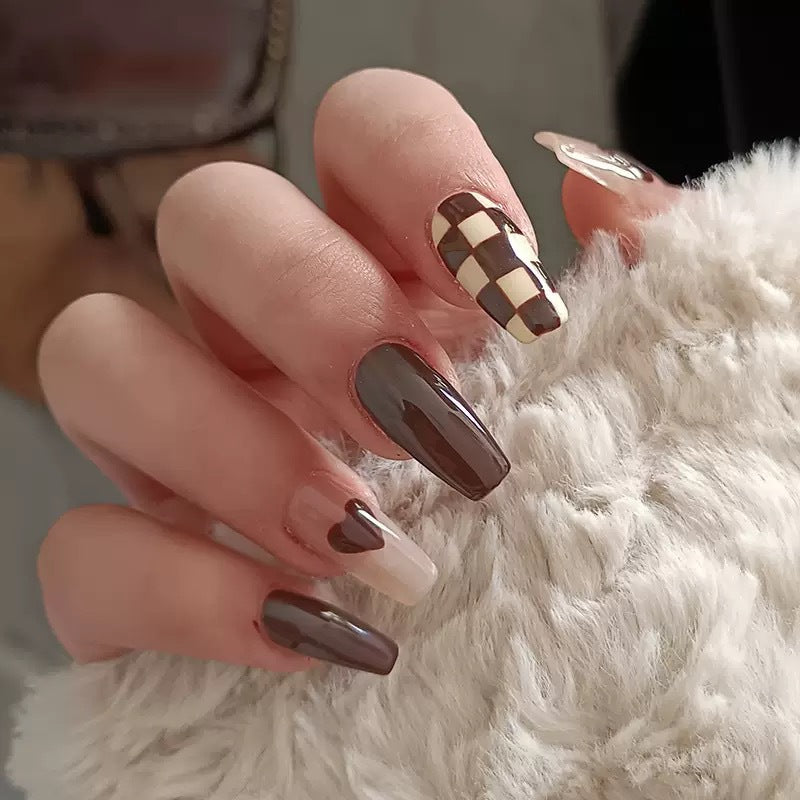 Artificiaal nail set with stylish and fashionable accents Bowlift