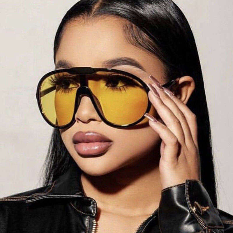 Women's futuristic transparent sunglasses with elegant shape Bowlift