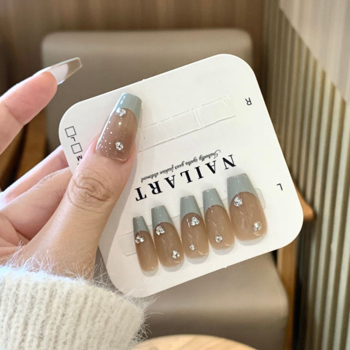 Luxury Press-On Nail Set with Elegant French Tip Design Bowlift