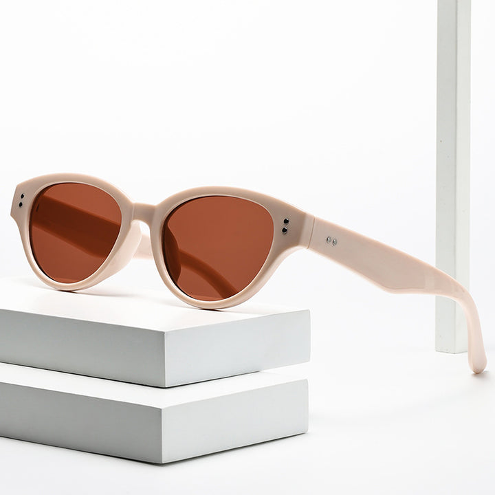 Women's stylish sunglasses in trendy retro style Bowlift
