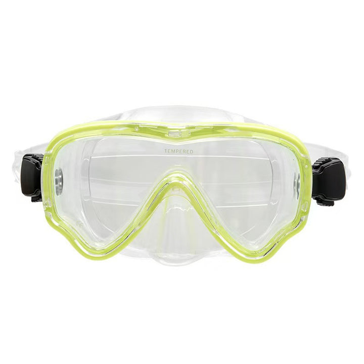 Diving mask with curved field of view and flexible silicone frame Bowlift