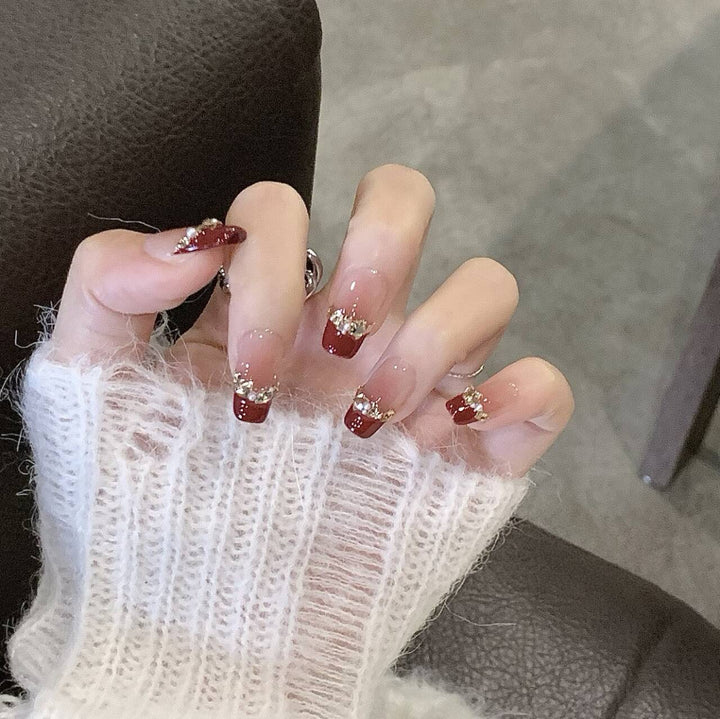 Elegant Press-On Nail Art with Gold Accents Bowlift