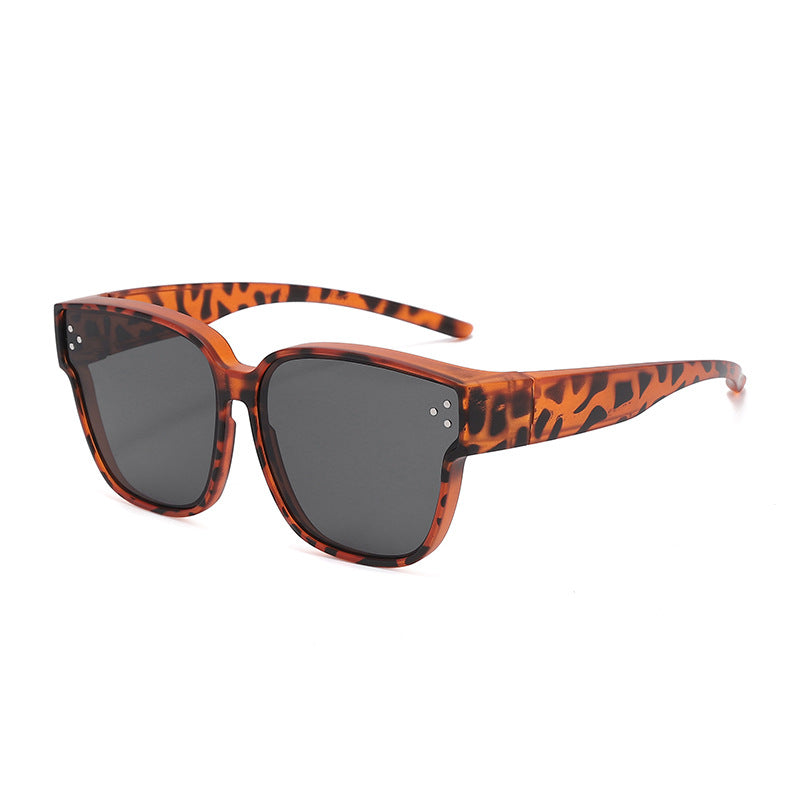 Ladies Fashion Sunglasses in clear lines design with high UV protection Bowlift