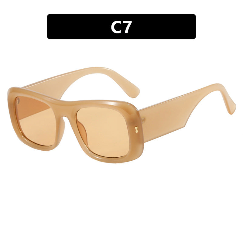 Women's square sunglasses with reflective protective lenses and modern frame construction Bowlift