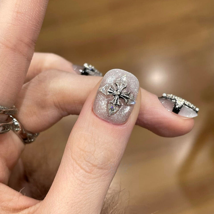Glamorous artificial nails with rhinestone and glitter motifs Bowlift