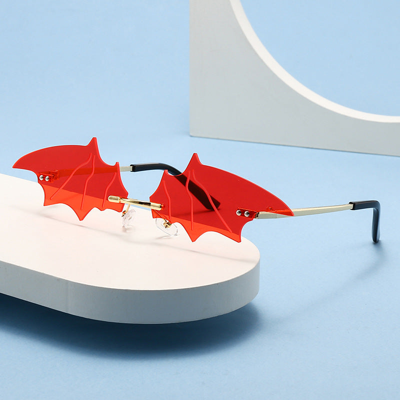 Women's creative and eye-catching sunglasses with bat design Bowlift