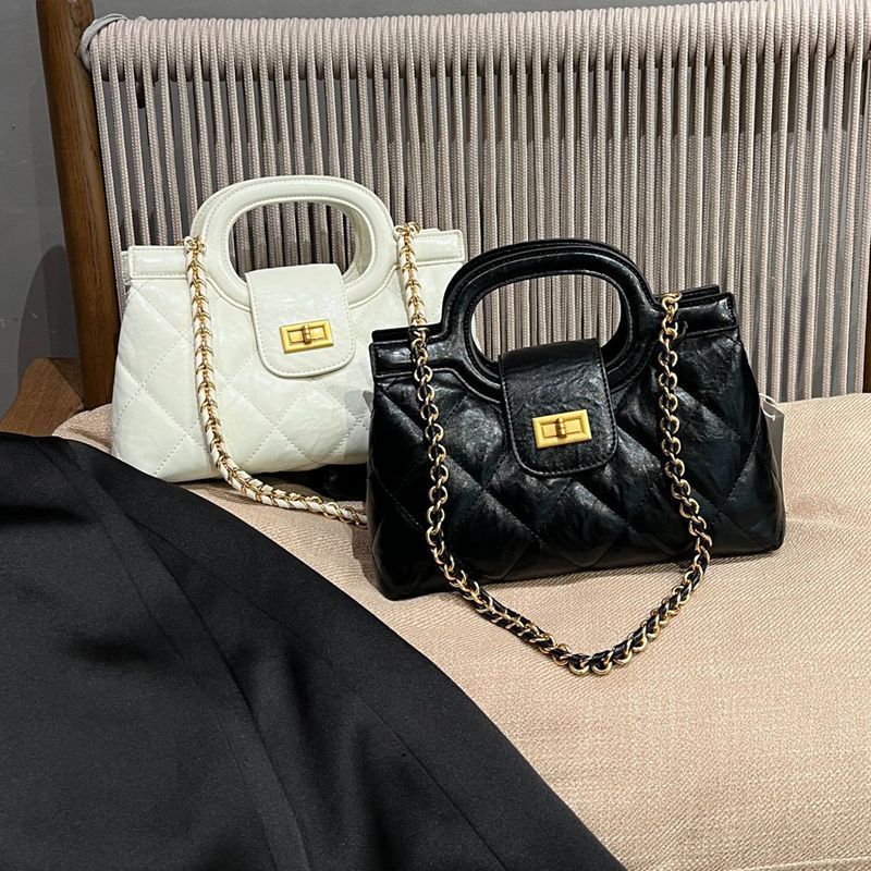Quilted Elegant Handbag Bowlift