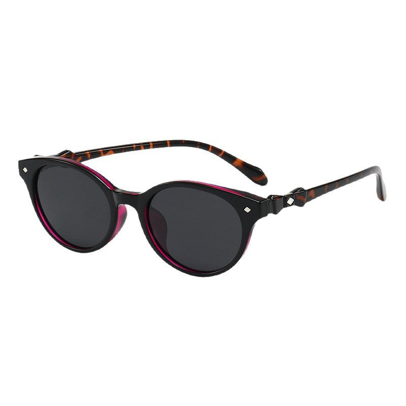 Women Retro-inspired Sunglasses with protected UV filter and sturdy frame Bowlift