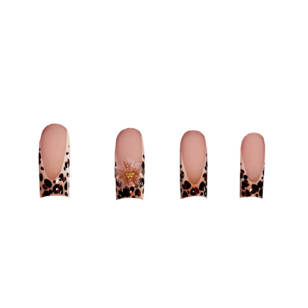 Elegant Animal Print Press-On Nail Art Bowlift