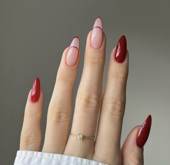 Elegant Stiletto Press-On Nail Art with Rhinestone Accents Bowlift