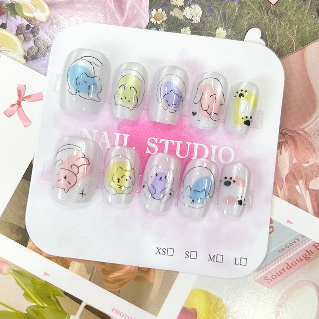 Playful nail art with cat motifs Bowlift