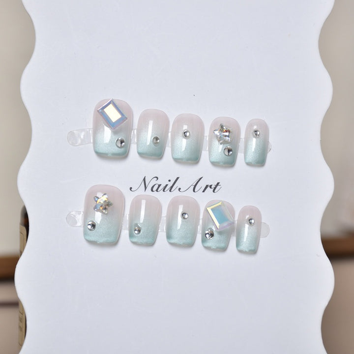 Glittery Press-On Nail Art Set Bowlift
