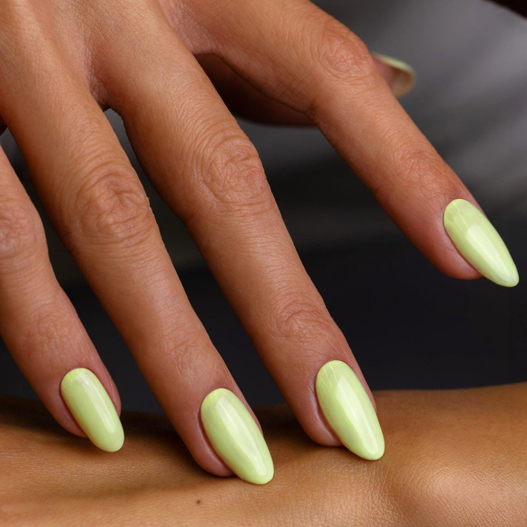 Elegant artificial nails with glossy surface Bowlift