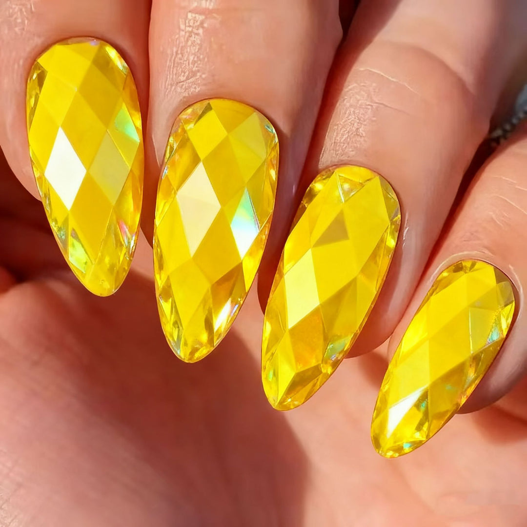 Artificial nails with elegant crystal design Bowlift