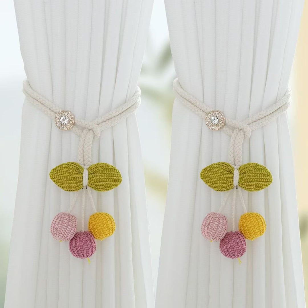 Decorative curtain tieback Bowlift