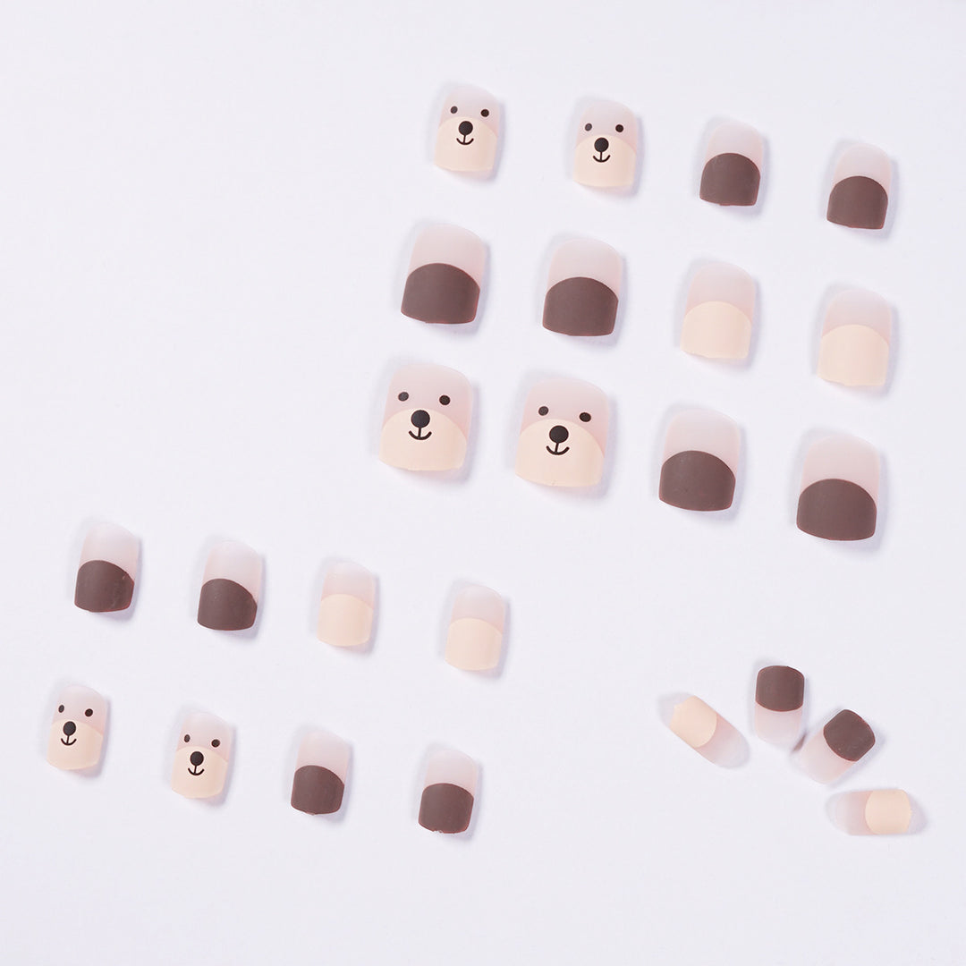 Cute nail art with bear motifs Bowlift