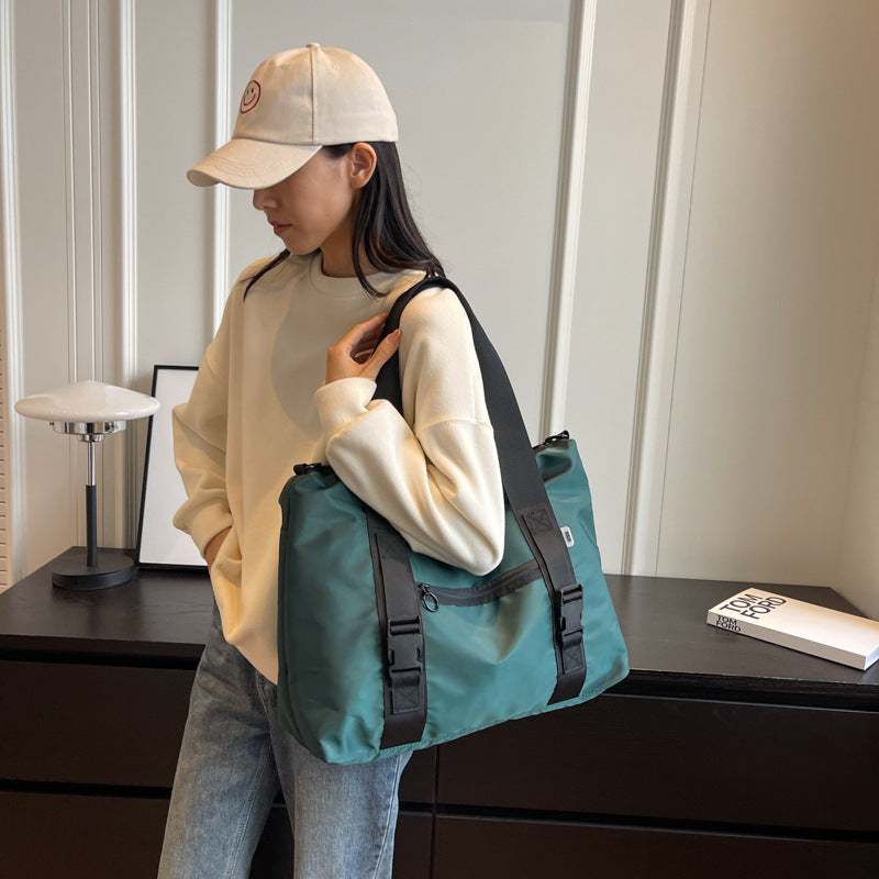 Spacious sports duffel bag with ergonomic carrying handles and water-repellent material Bowlift
