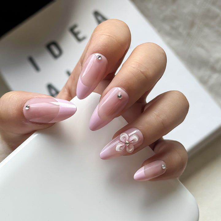 Elegant Floral-Accent Press-On Nail Set Bowlift