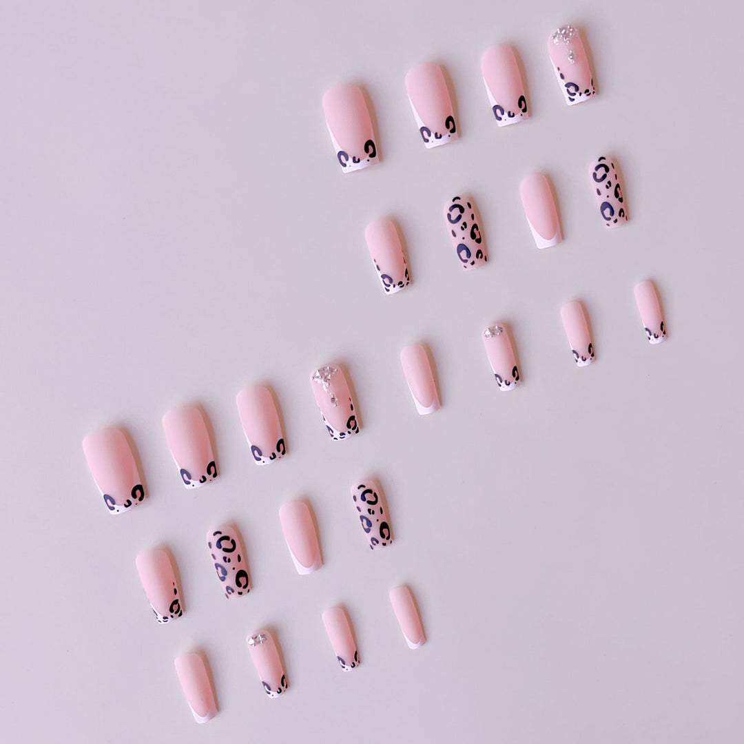 Acrylic Nail Set with Luxurious Leopard Motif and Elegant Glitter Accents Bowlift