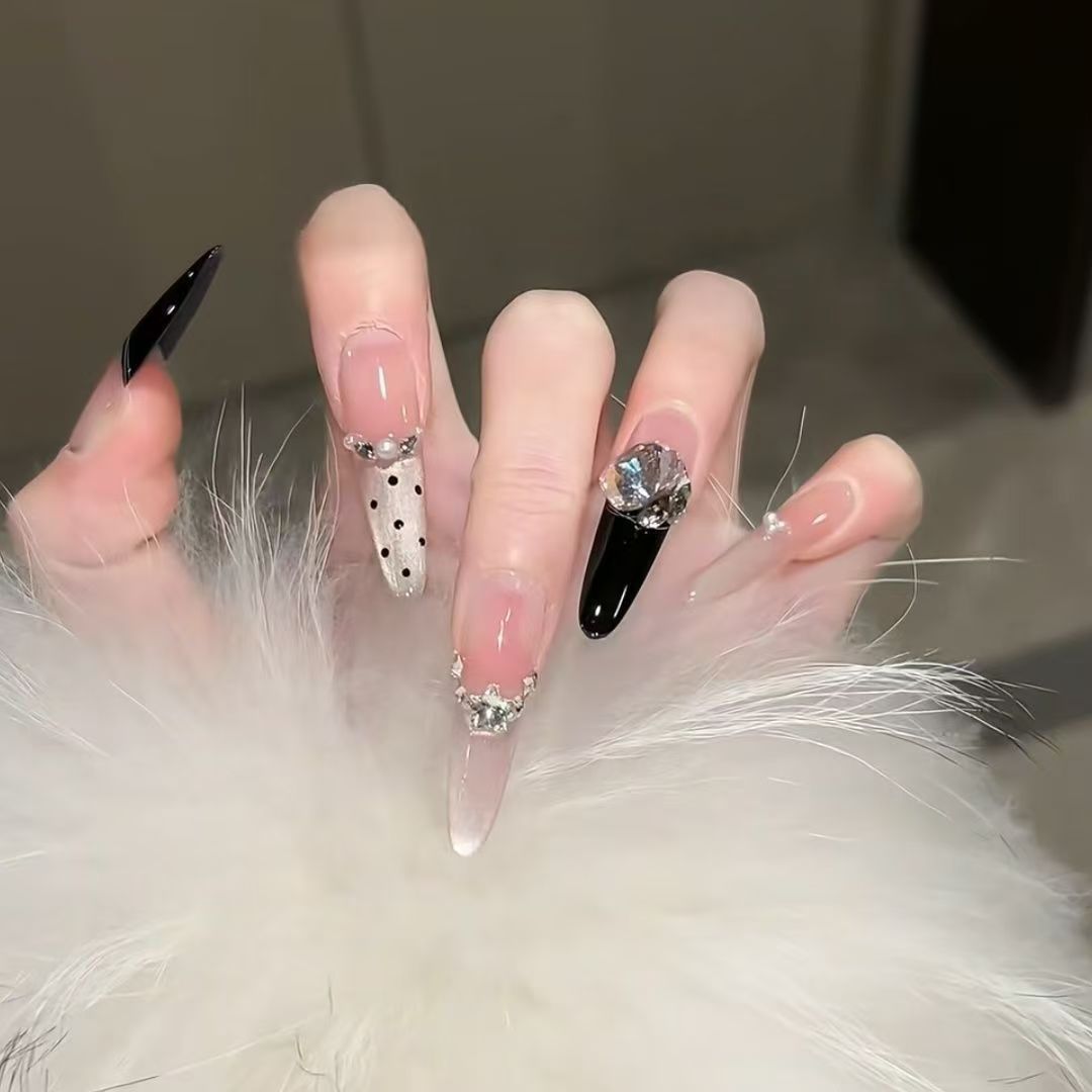 Artistic Press-On Nail Set Bowlift