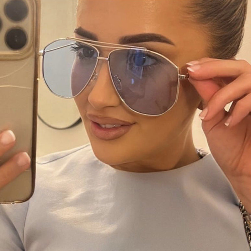 Women's creative pilot sunglasses with striking frame Bowlift