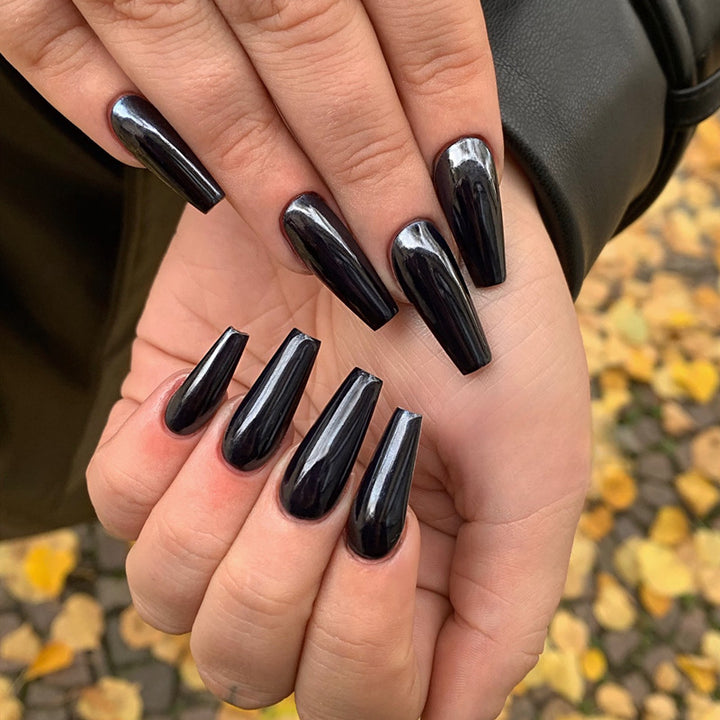 Artificial nails with elegant design Bowlift