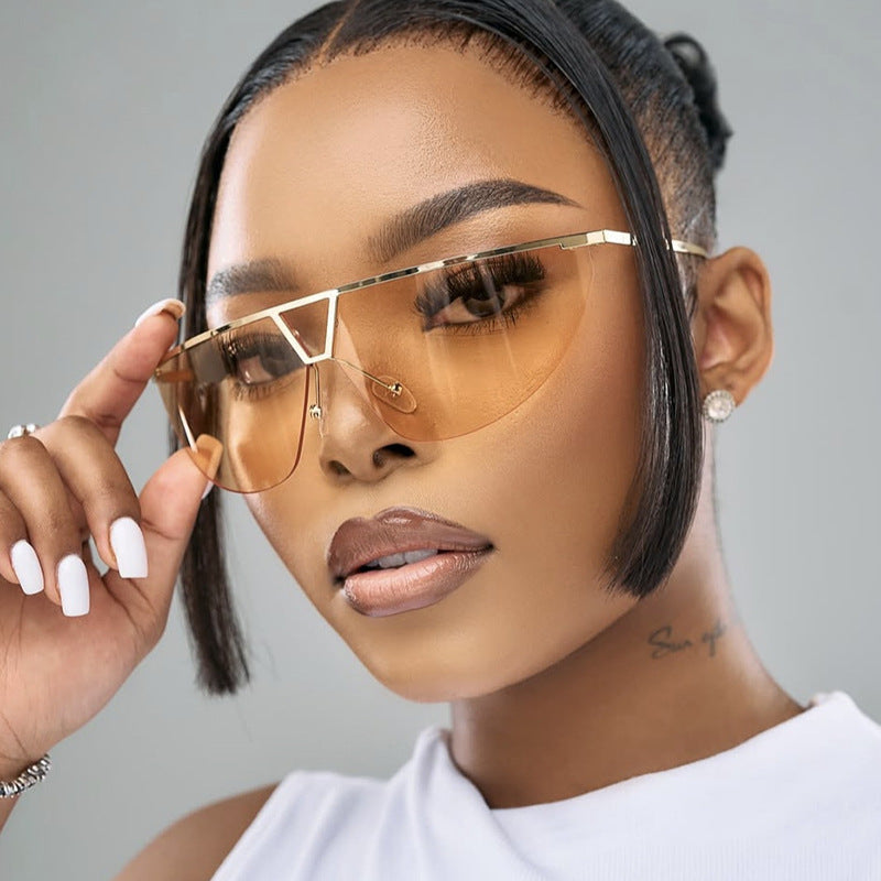 Women's futuristic sunglasses with protective metal frame Bowlift