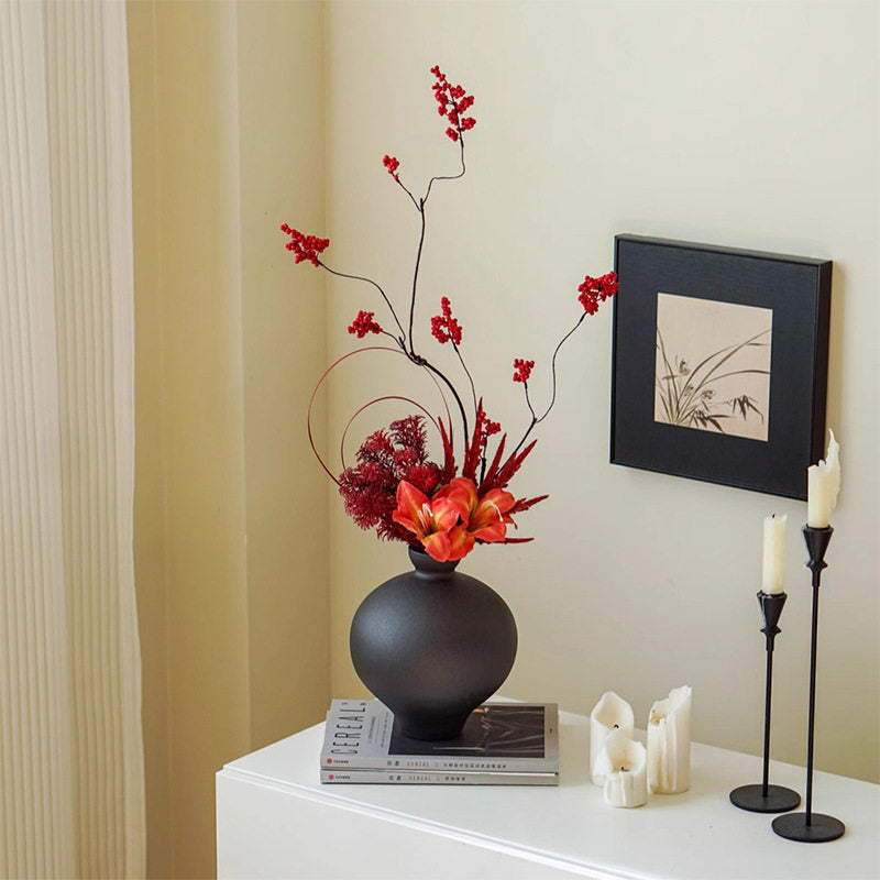 Stylish ceramic vase Bowlift
