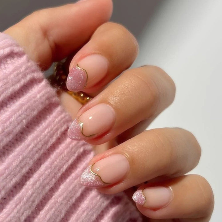 Artificial nail art with playful dots and bows Bowlift
