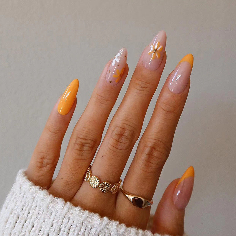 Creative artificial nails with floral design Bowlift