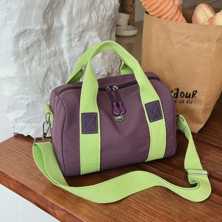 Stylish sports bag with adjustable shoulder strap Bowlift