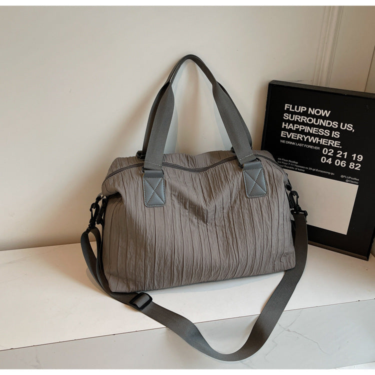 Durable sports and travel bag with ergonomic design Bowlift