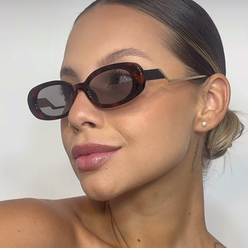 Women's retro-inspired sunglasses with contemporary design and striking frame Bowlift