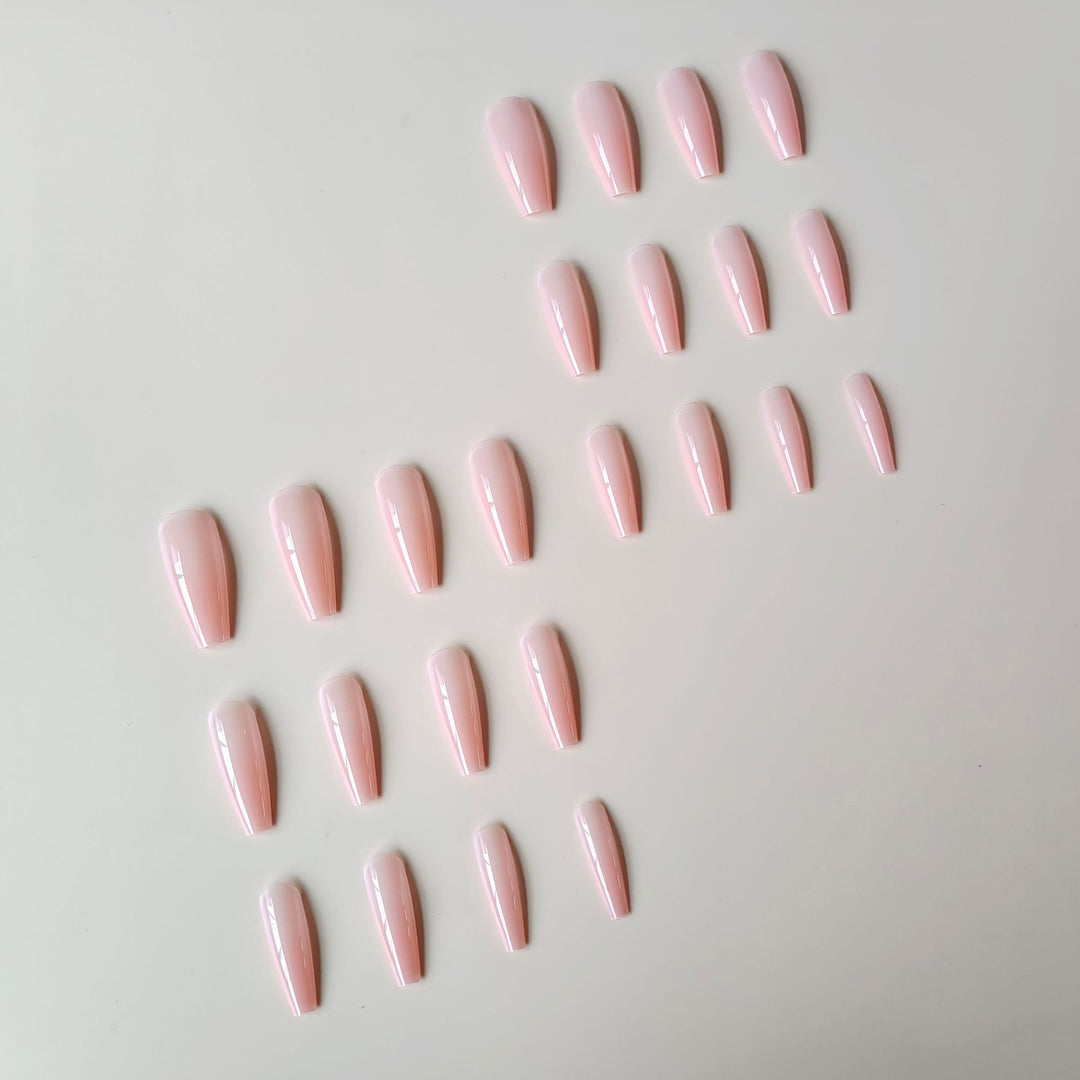 Art nails with elegant high-gloss finish Bowlift
