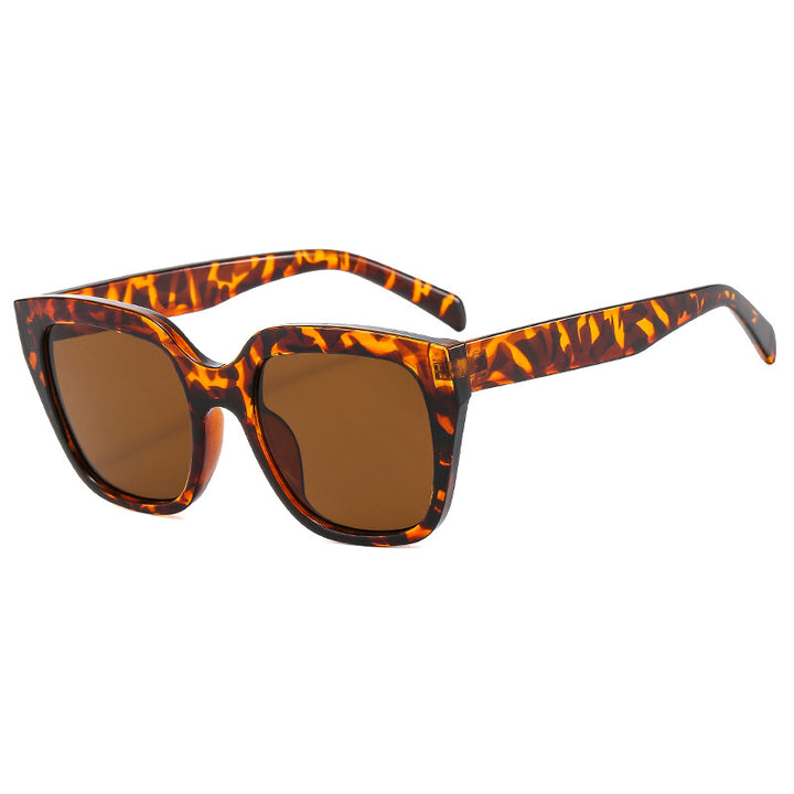 Ladies stylish sunglasses in modern square design Bowlift