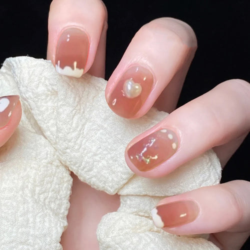 Kreative Gel-Nail Art with Shiny Accents Bowlift